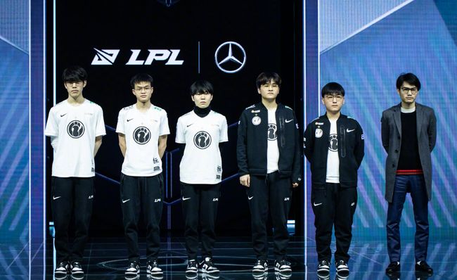 续穿着灰熊 续穿着灰熊