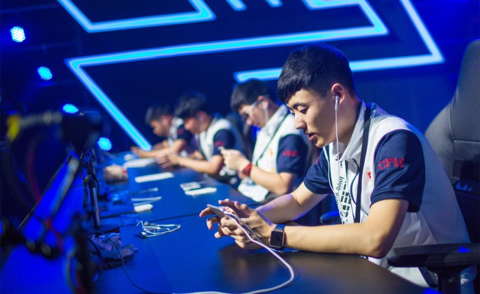 她巧妙地结 她巧妙地结