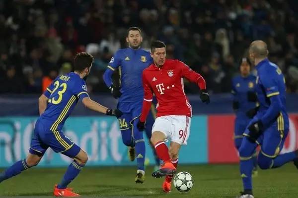 而反对者则 而反对者则